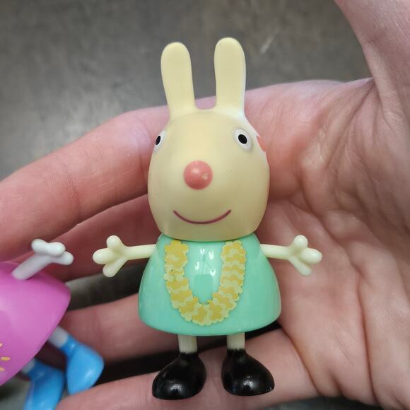 Cocomelon Peppa Pig Figures Lot of 8 Kids Toys Preschool Play Mixed Characters - Picture 6 of 11